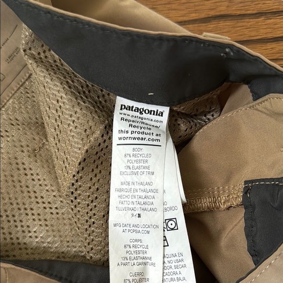 Patagonia Men's 30 Hydro Series Boardshorts Khaki Flat Front - Picture 3 of 5